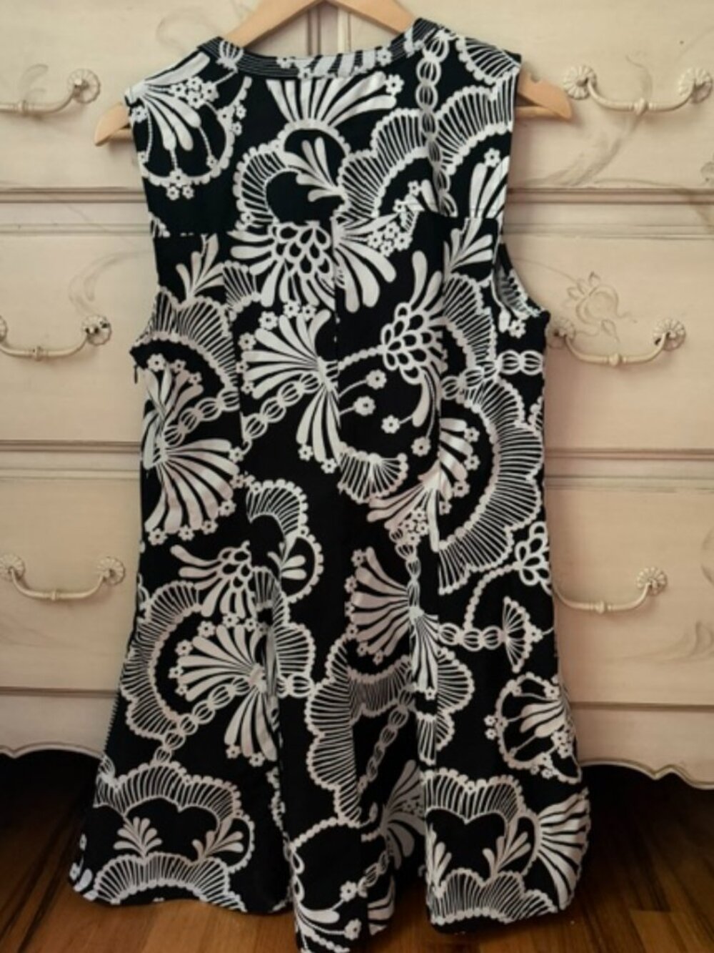 NWOT Banana Republic Black/White Printed Sleeveless Dress- size 10 - Picture 3 of 9